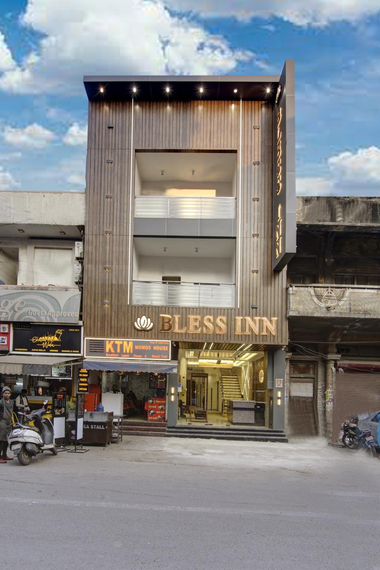 Bless Inn - Near Connaught Place Ню Делхи Екстериор снимка