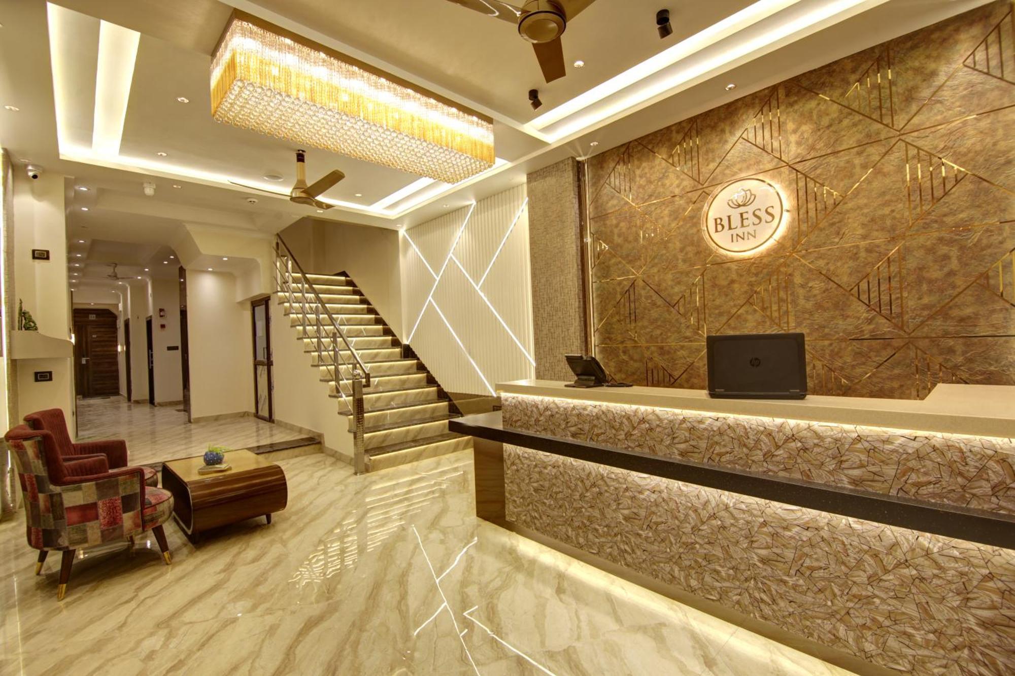 Bless Inn - Near Connaught Place Ню Делхи Екстериор снимка