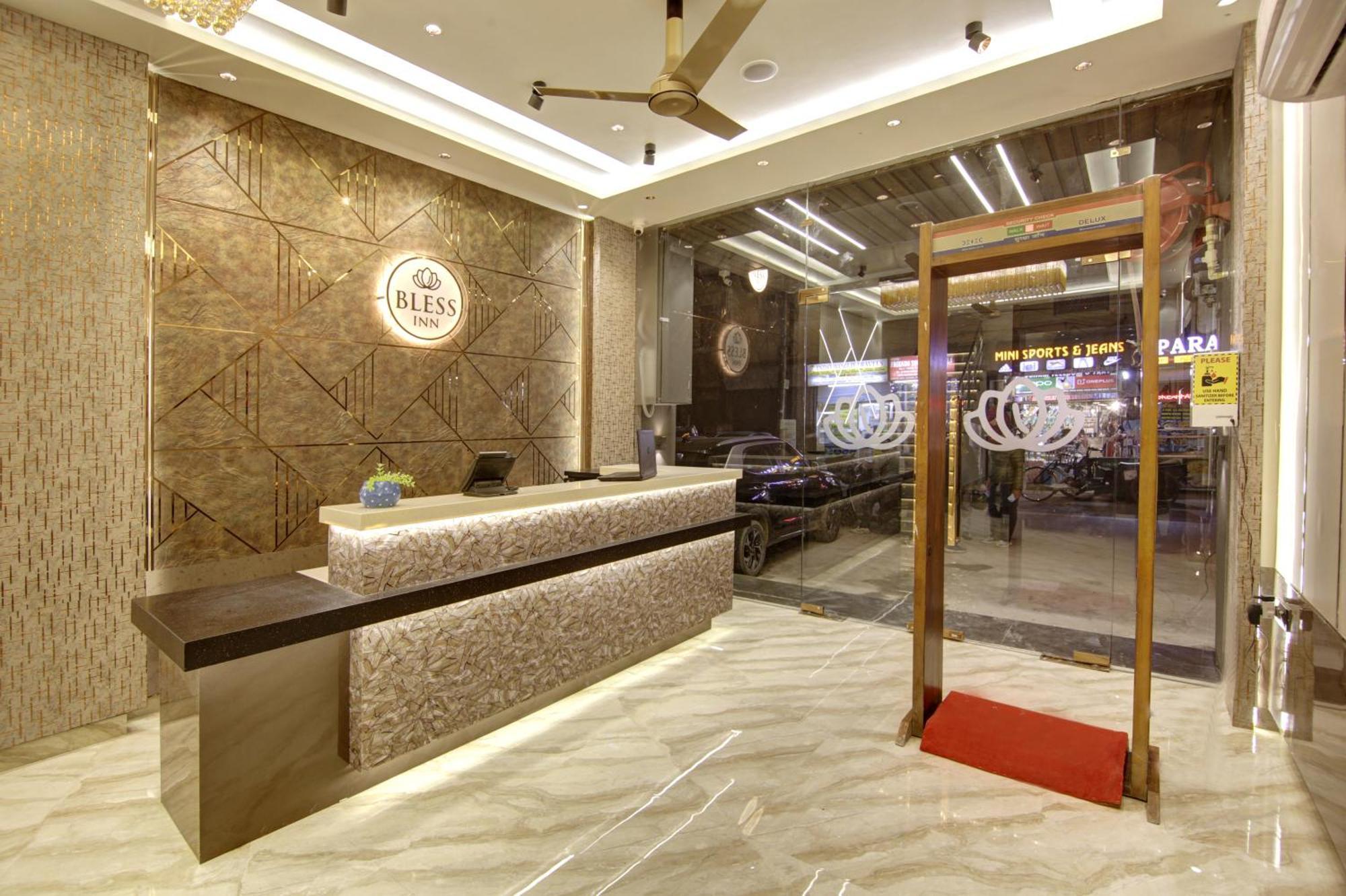 Bless Inn - Near Connaught Place Ню Делхи Екстериор снимка