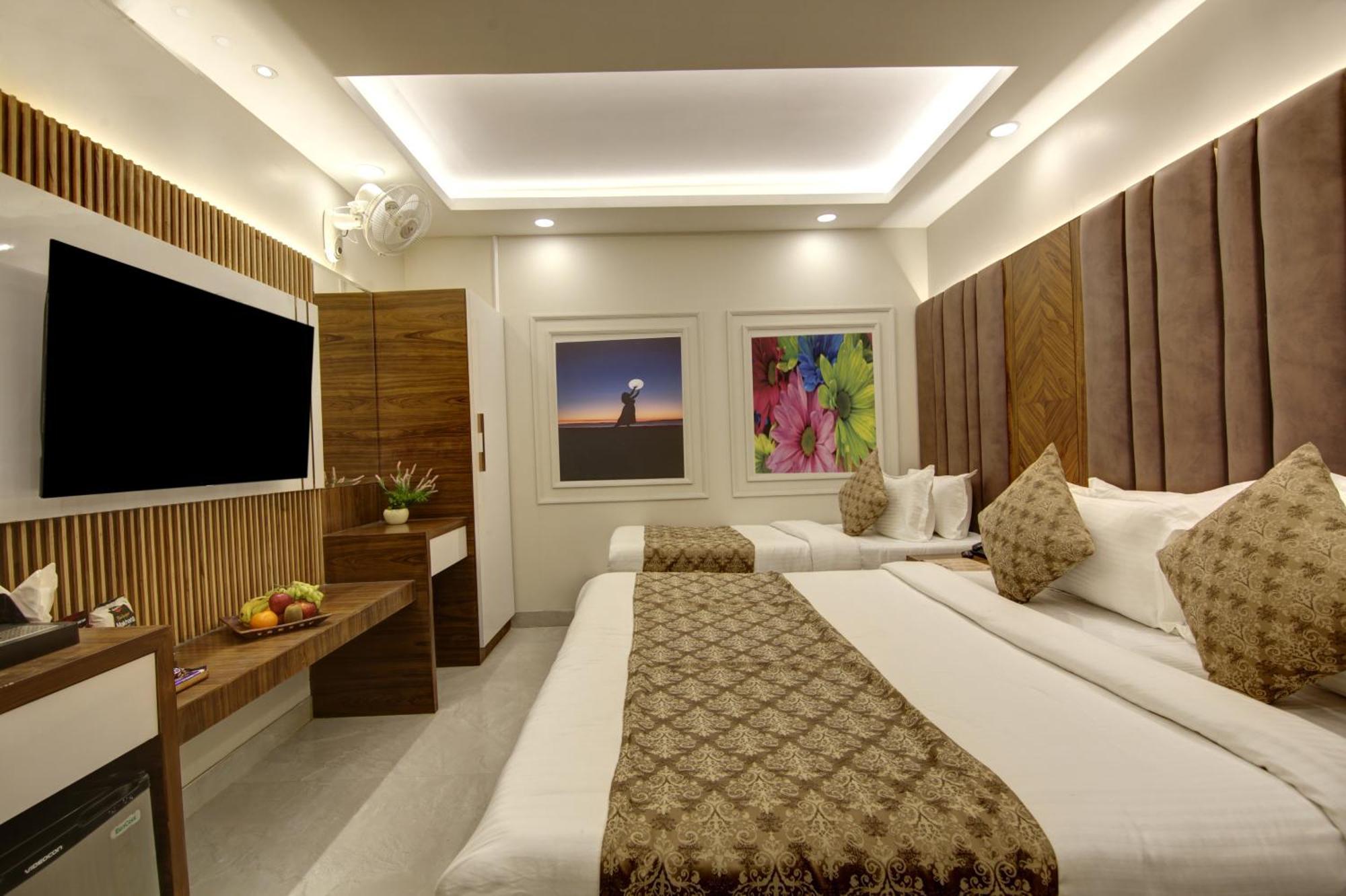 Bless Inn - Near Connaught Place Ню Делхи Екстериор снимка