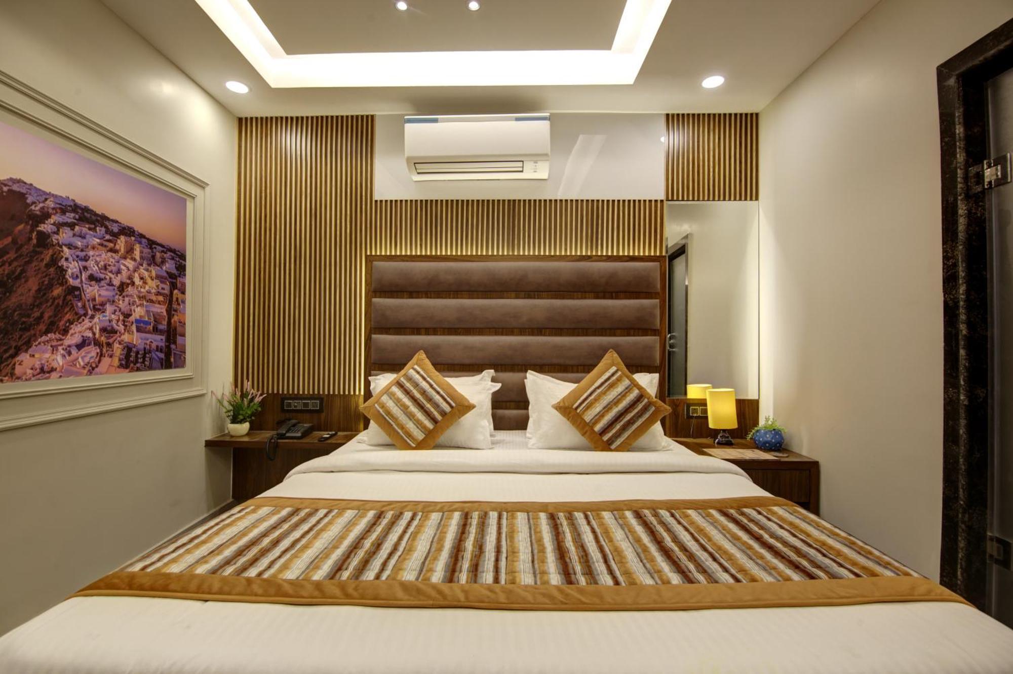 Bless Inn - Near Connaught Place Ню Делхи Екстериор снимка