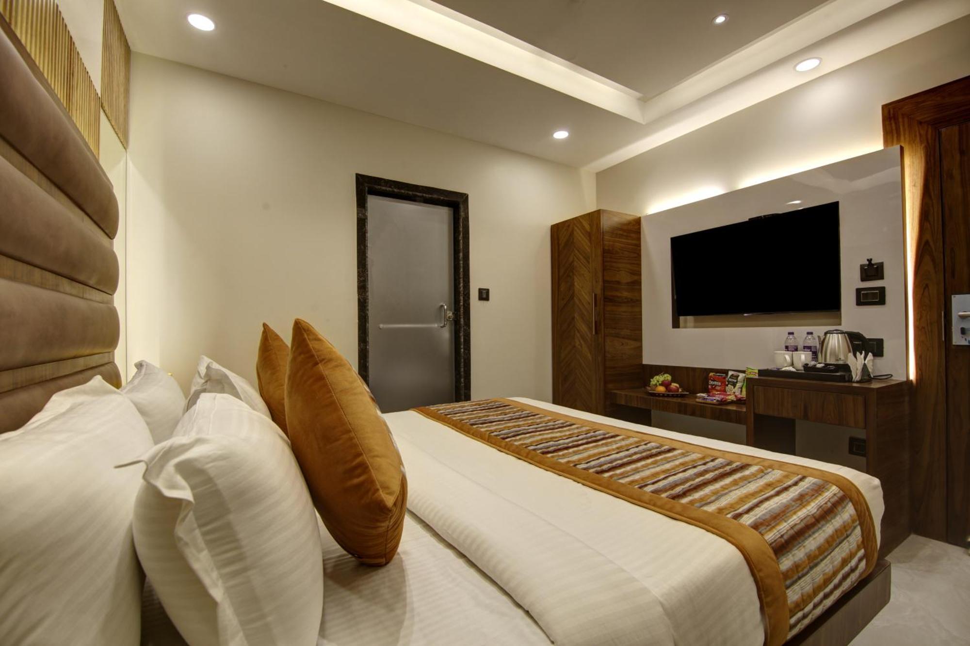 Bless Inn - Near Connaught Place Ню Делхи Екстериор снимка