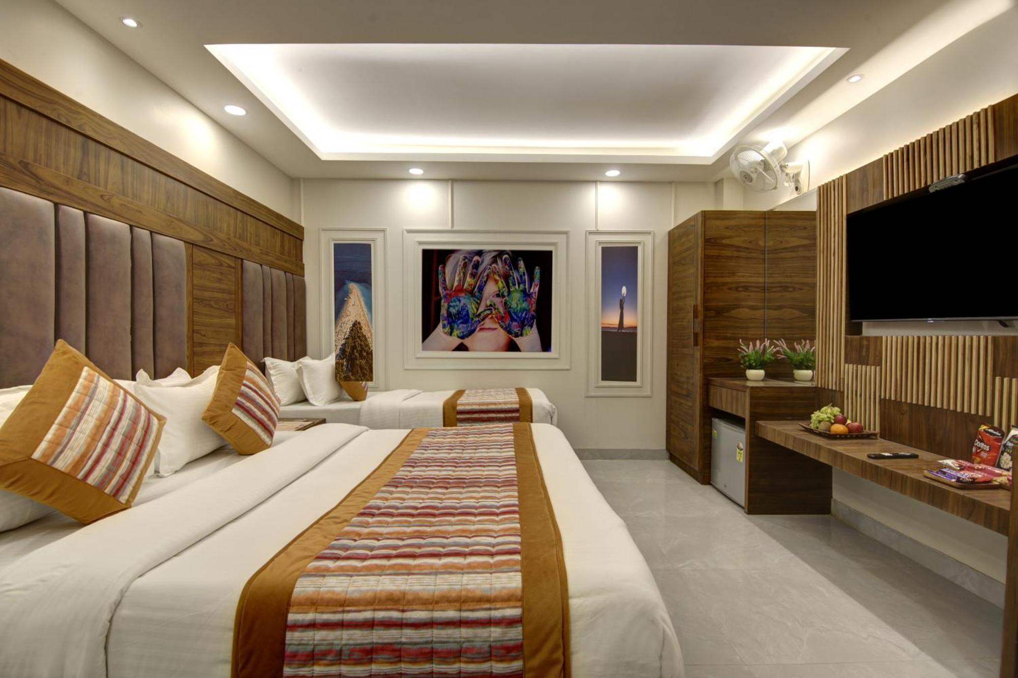 Bless Inn - Near Connaught Place Ню Делхи Екстериор снимка