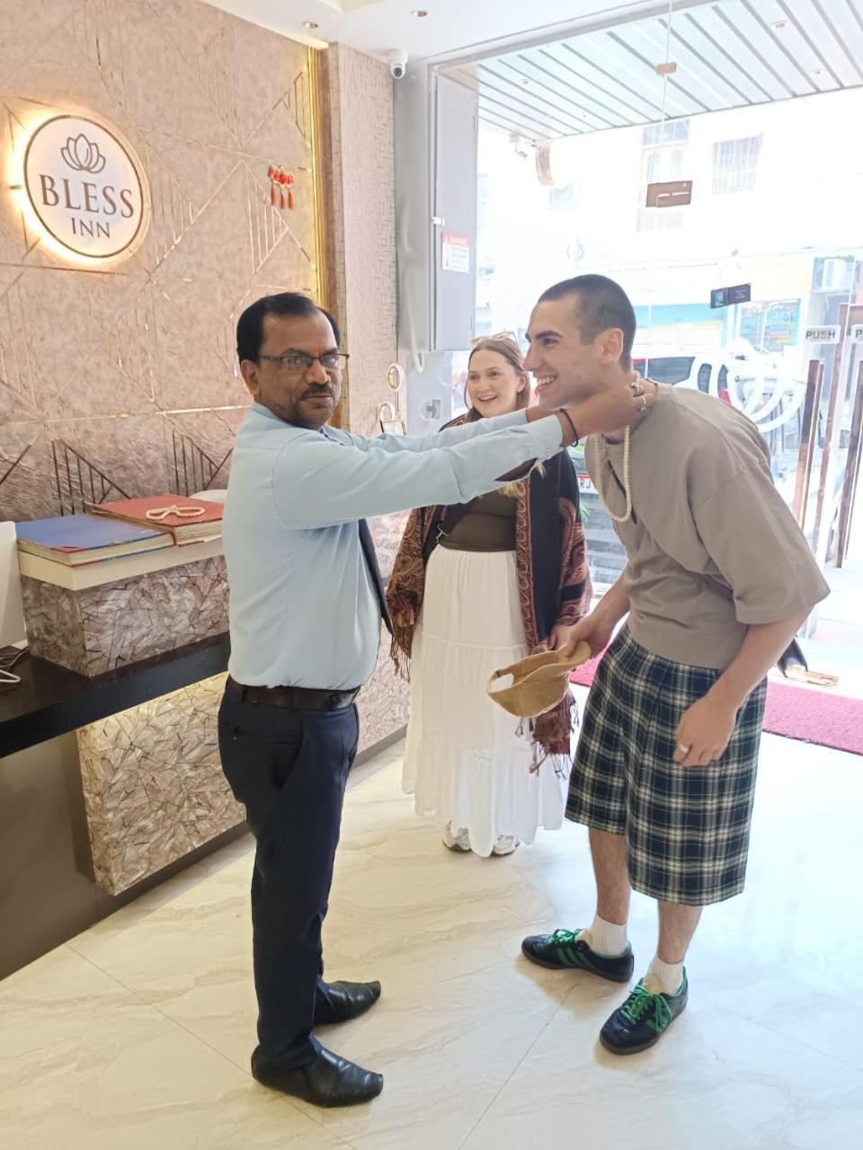Bless Inn - Near Connaught Place Ню Делхи Екстериор снимка